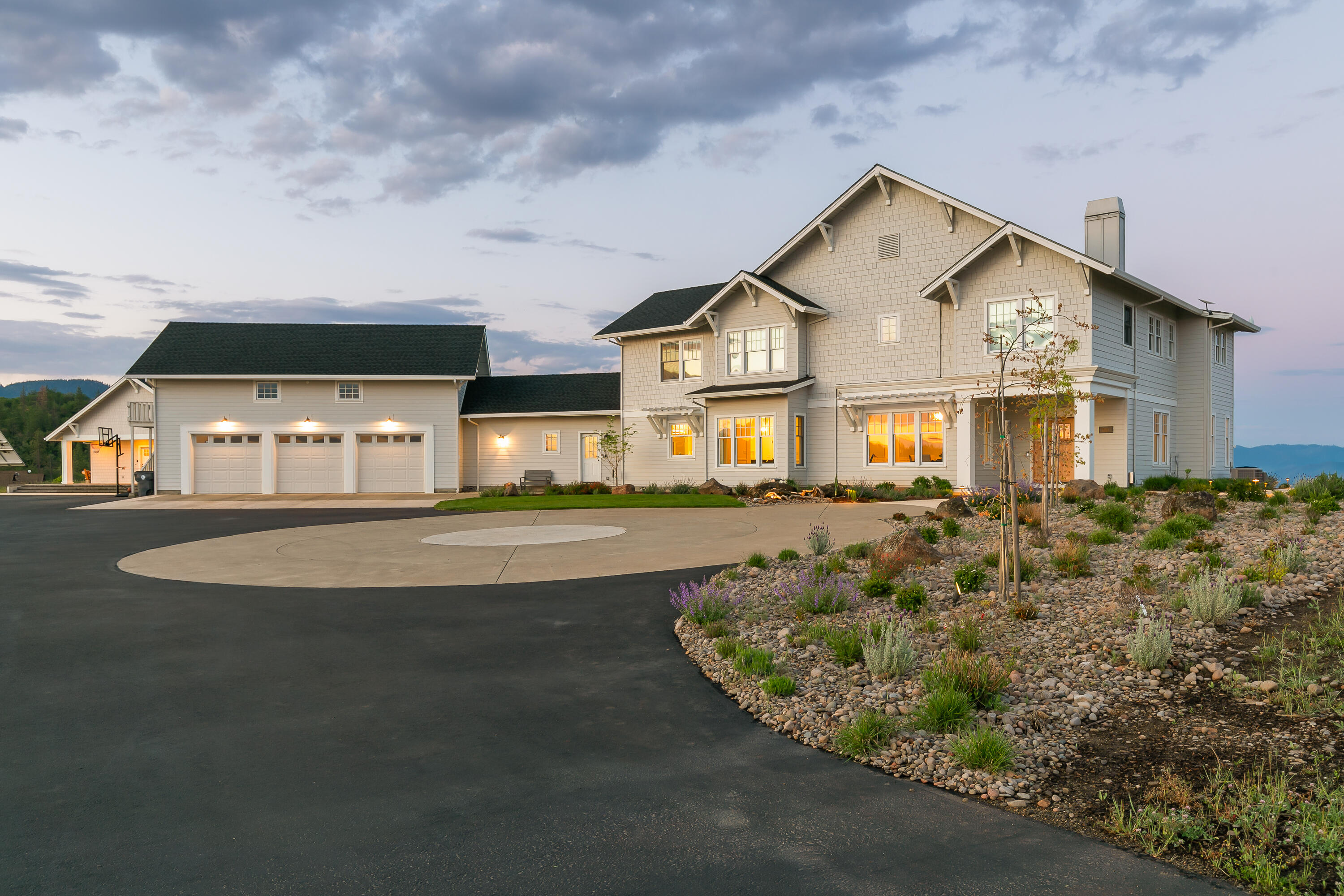 6081 Hillcrest Road Medford, OR 97504 - Photo 2 of 83 2