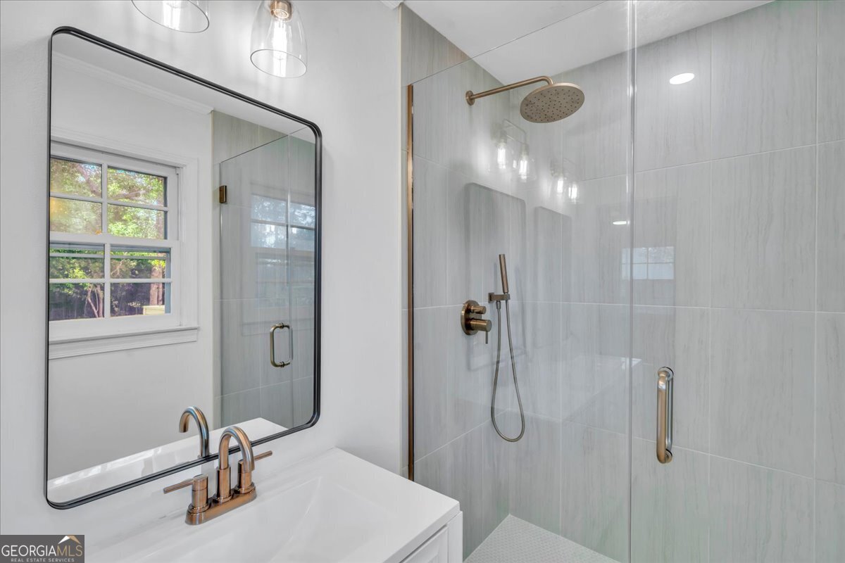 1806 Knox Street Dublin, GA 31021 - Photo 18 of 48 a bathroom with a shower