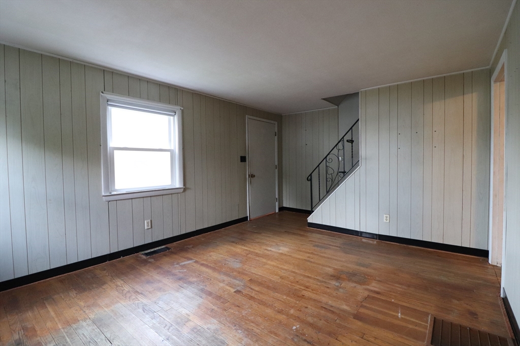 22 Windsor Road Beverly, MA 01915 - Photo 7 of 23