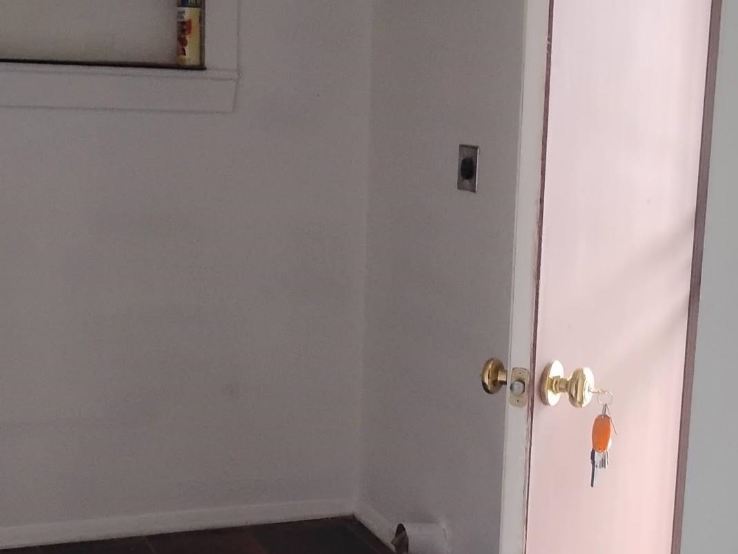 3436 West Horn Lake Road Memphis, TN 38109 - Photo 18 of 20 close up of a white marble wall