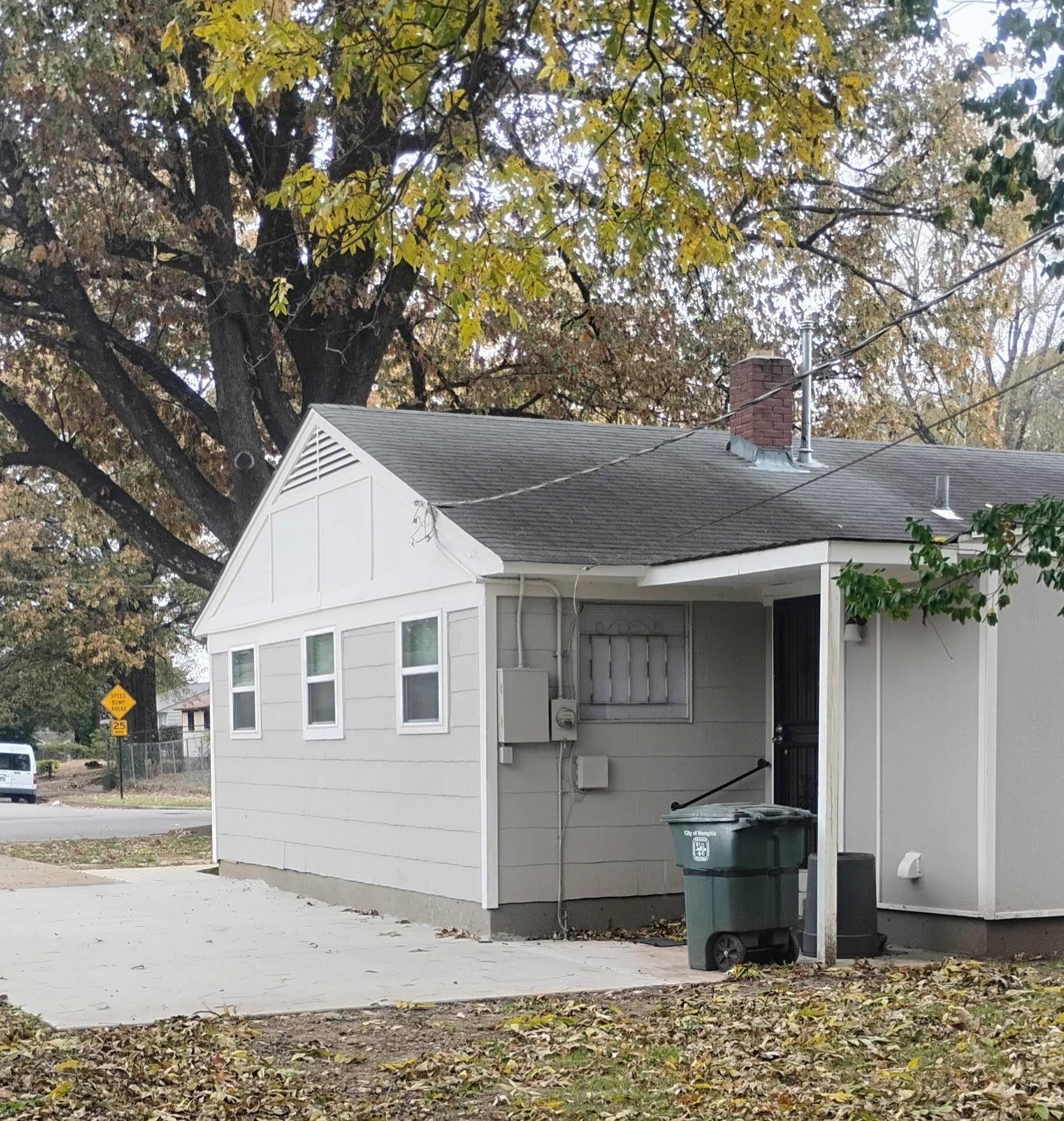 3436 West Horn Lake Road Memphis, TN 38109 - Photo 2 of 20 a backyard of a house