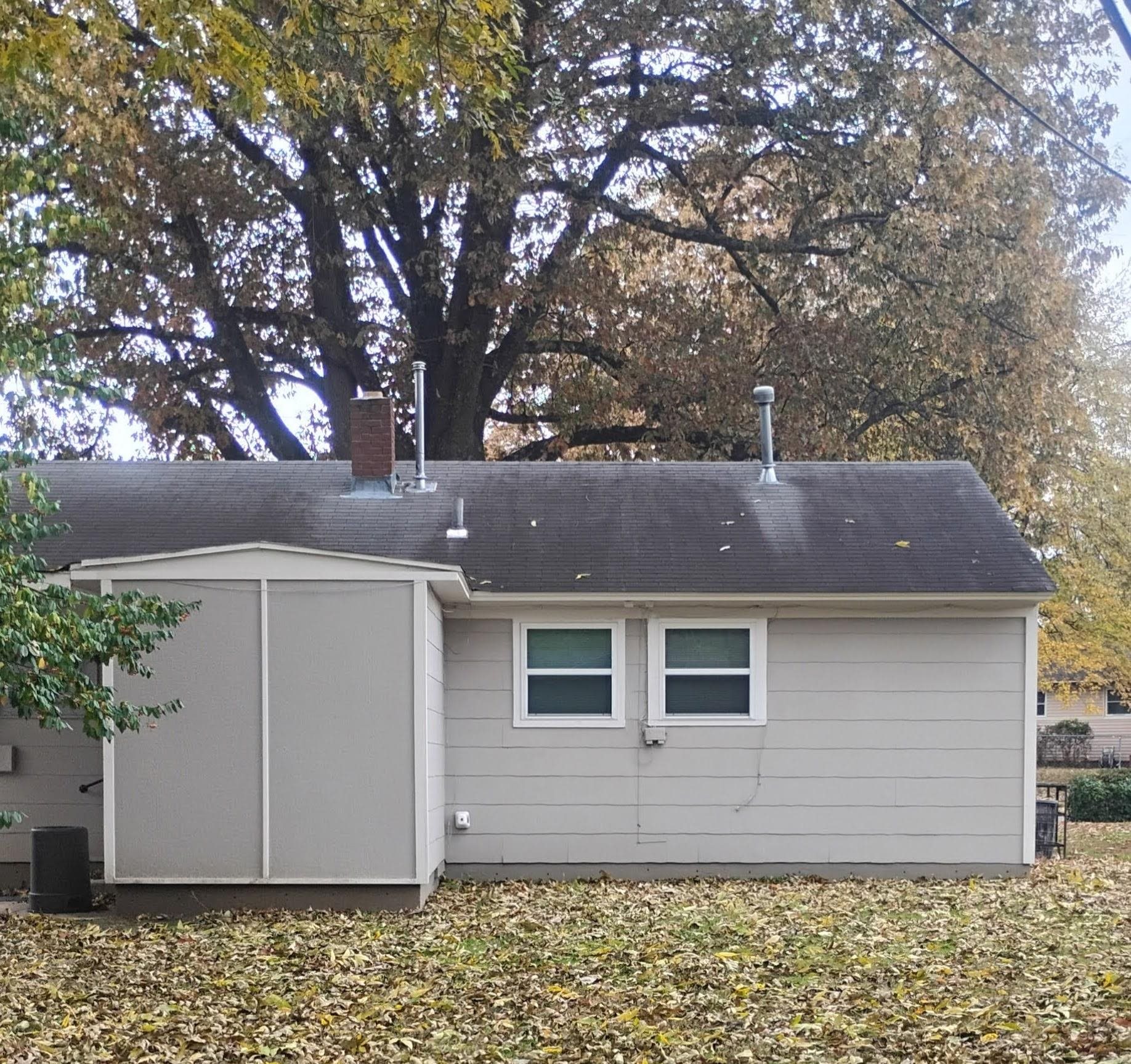3436 West Horn Lake Road Memphis, TN 38109 - Photo 4 of 20 a front view of a house with a garden