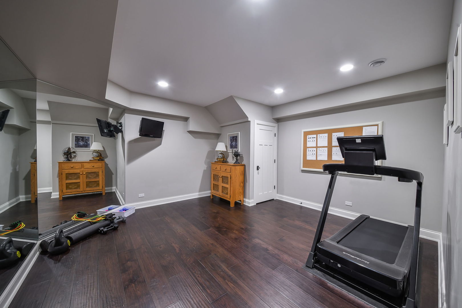 39-w914 Kellar Square Geneva, IL 60134 - Photo 52 of 68 a room with gym equipment and a window