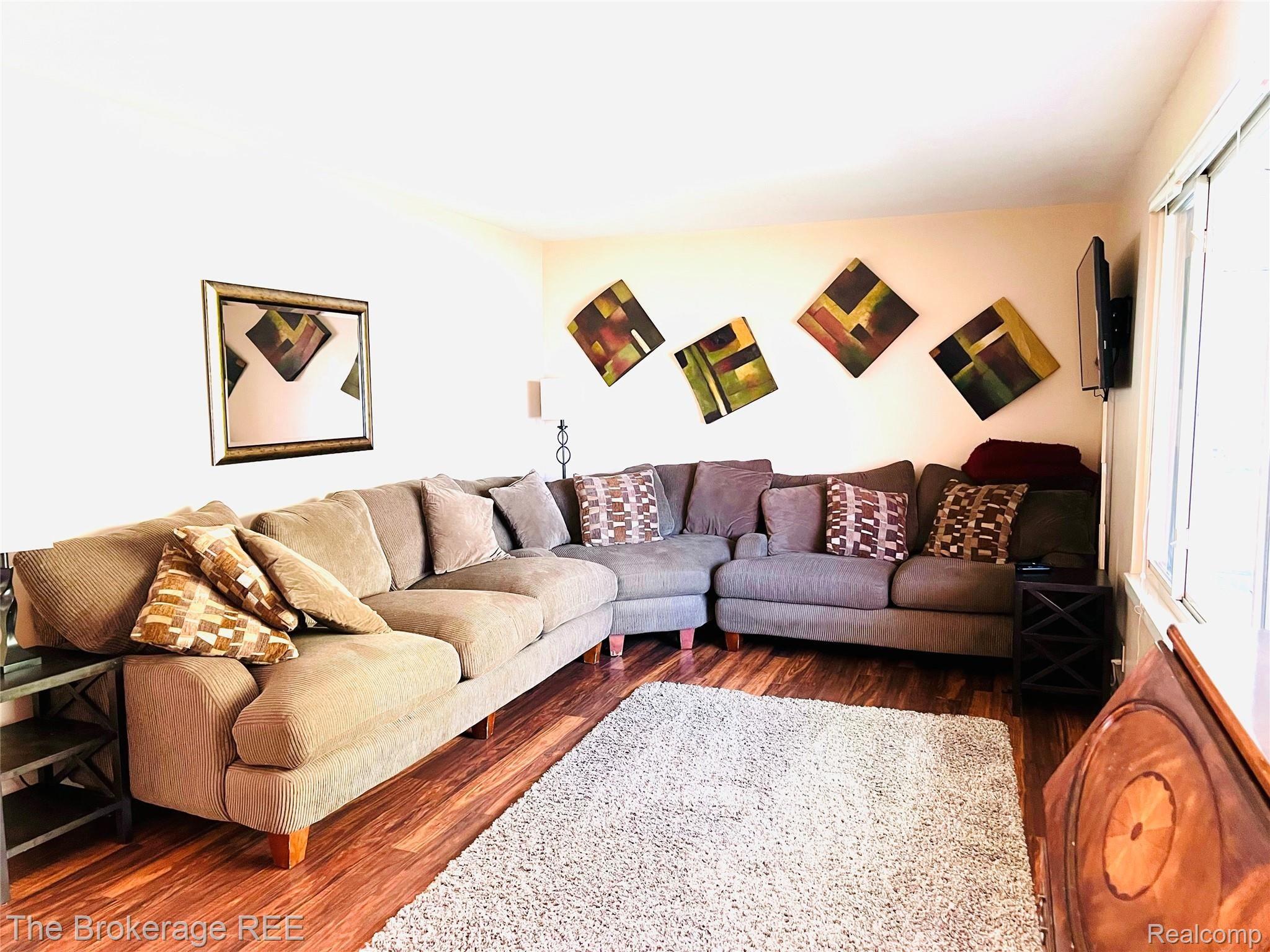 2201 South Long Lake Road Fenton, MI 48430 - Photo 4 of 21 IMG-4820.jpg
