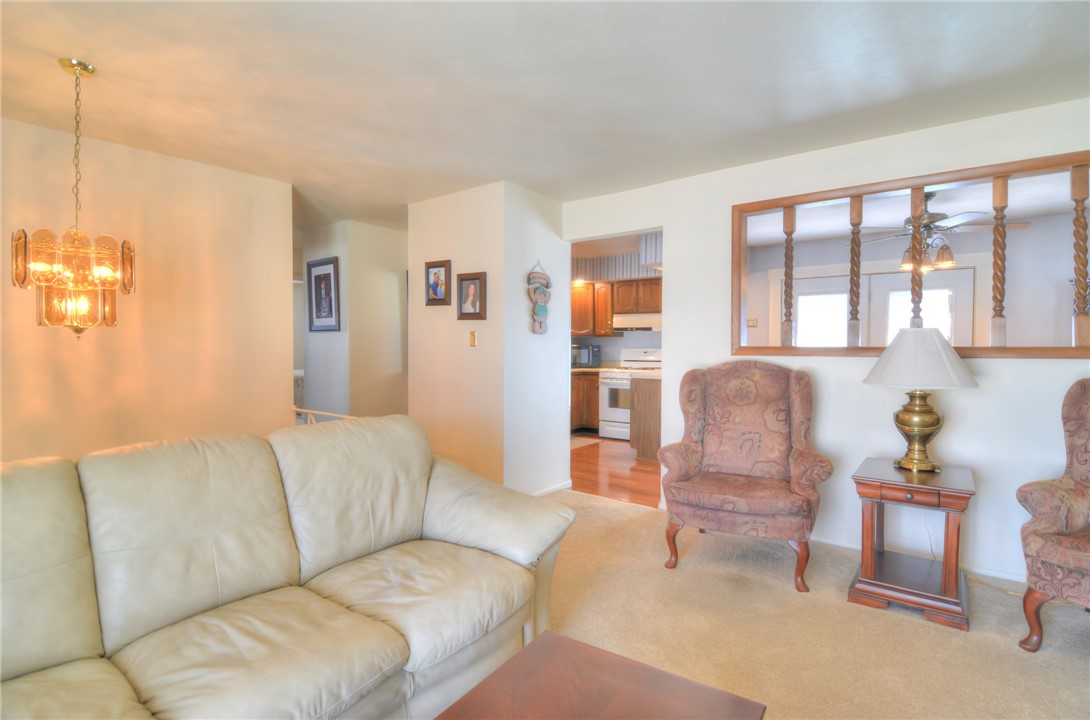 8 Whippoorwill Drive Decatur, IL 62526 - Photo 6 of 33 Living room