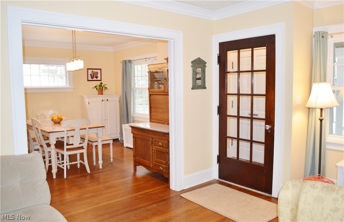 2206 Kerrwood Road Cleveland, OH 44118 - Photo 9 of 18 Wide Walkways and Lots of Crown Molding!