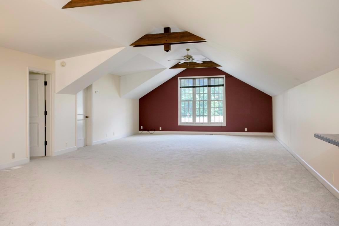 247 West Valley View Road Talent, OR 97540 - Photo 11 of 33 Main Residence Livingroom