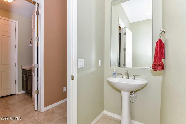 a view of a house with backyard and porch
