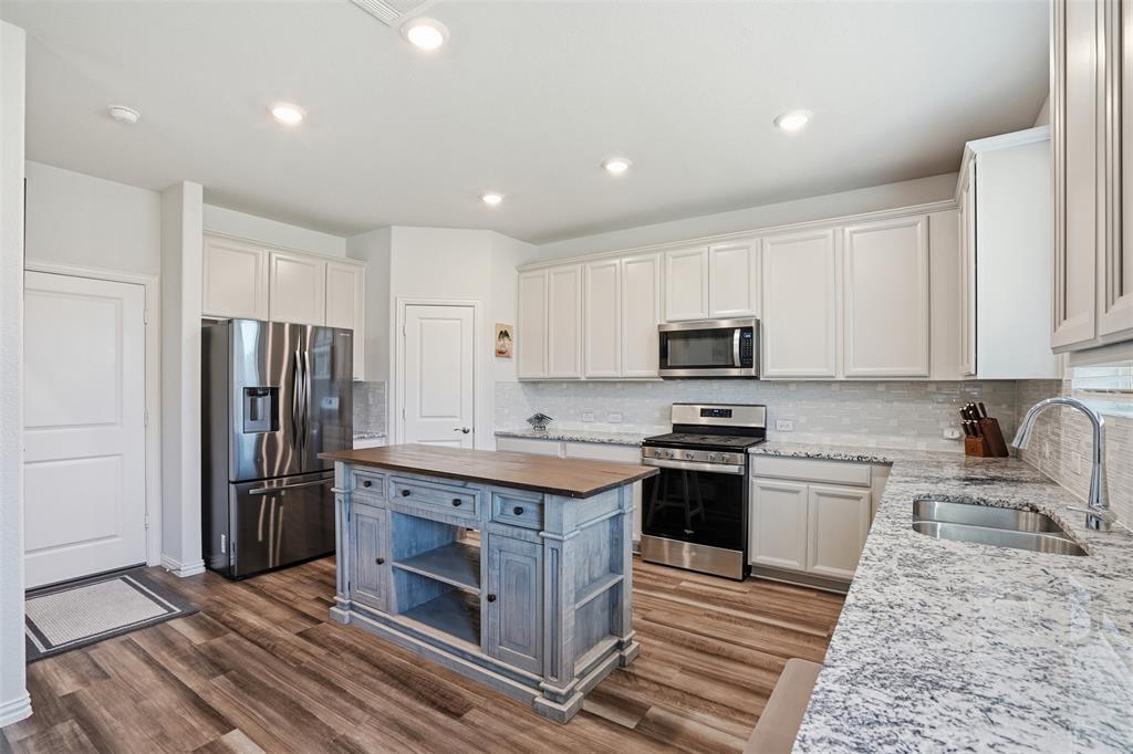 1620 Berry Rdg Trail Aubrey, TX 76227 - Photo 4 of 37