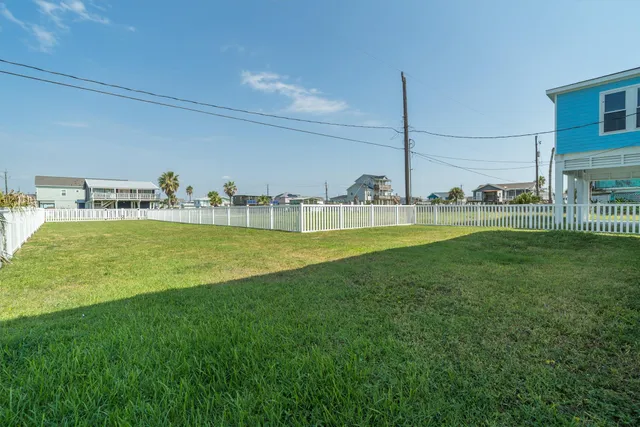 $3,200 | 21822 Termini-San Luis Pass Road, Galveston, TX 77554