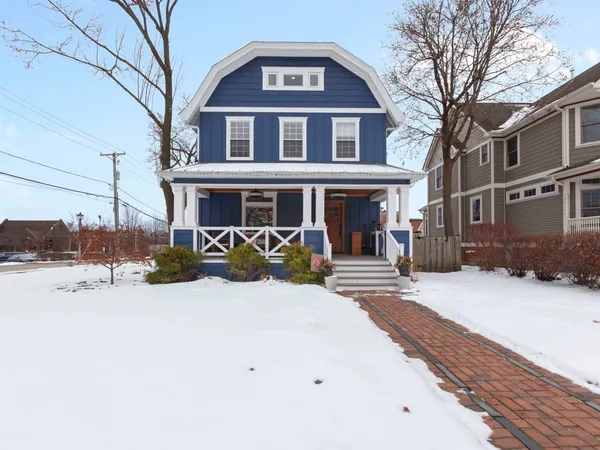 $2,390,000 | 205 West Cook Avenue, Libertyville, IL 60048