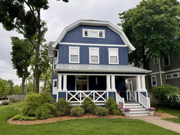 $2,390,000 | 205 West Cook Avenue, Libertyville, IL 60048