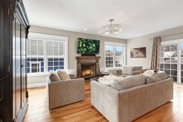 $2,390,000 | 205 West Cook Avenue, Libertyville, IL 60048