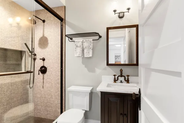 $2,390,000 | 205 West Cook Avenue, Libertyville, IL 60048