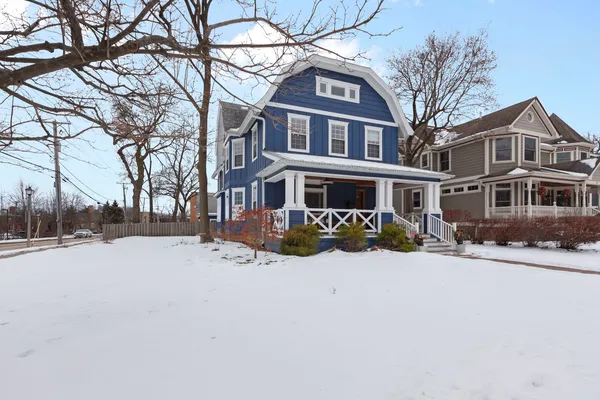 $2,390,000 | 205 West Cook Avenue, Libertyville, IL 60048
