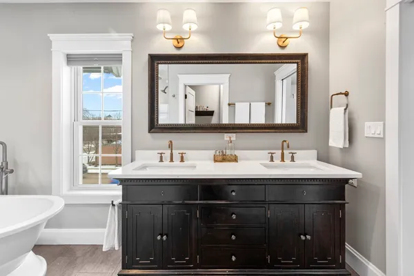 $2,390,000 | 205 West Cook Avenue, Libertyville, IL 60048