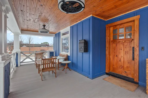 $2,390,000 | 205 West Cook Avenue, Libertyville, IL 60048