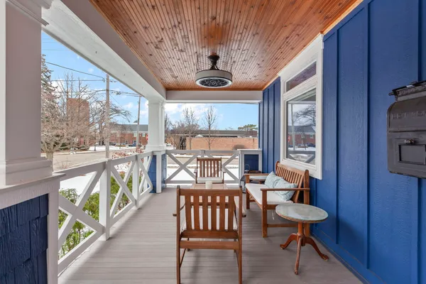 $2,390,000 | 205 West Cook Avenue, Libertyville, IL 60048