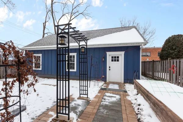 $2,390,000 | 205 West Cook Avenue, Libertyville, IL 60048