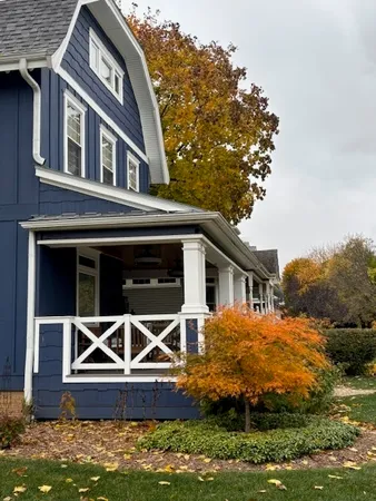 $2,390,000 | 205 West Cook Avenue, Libertyville, IL 60048