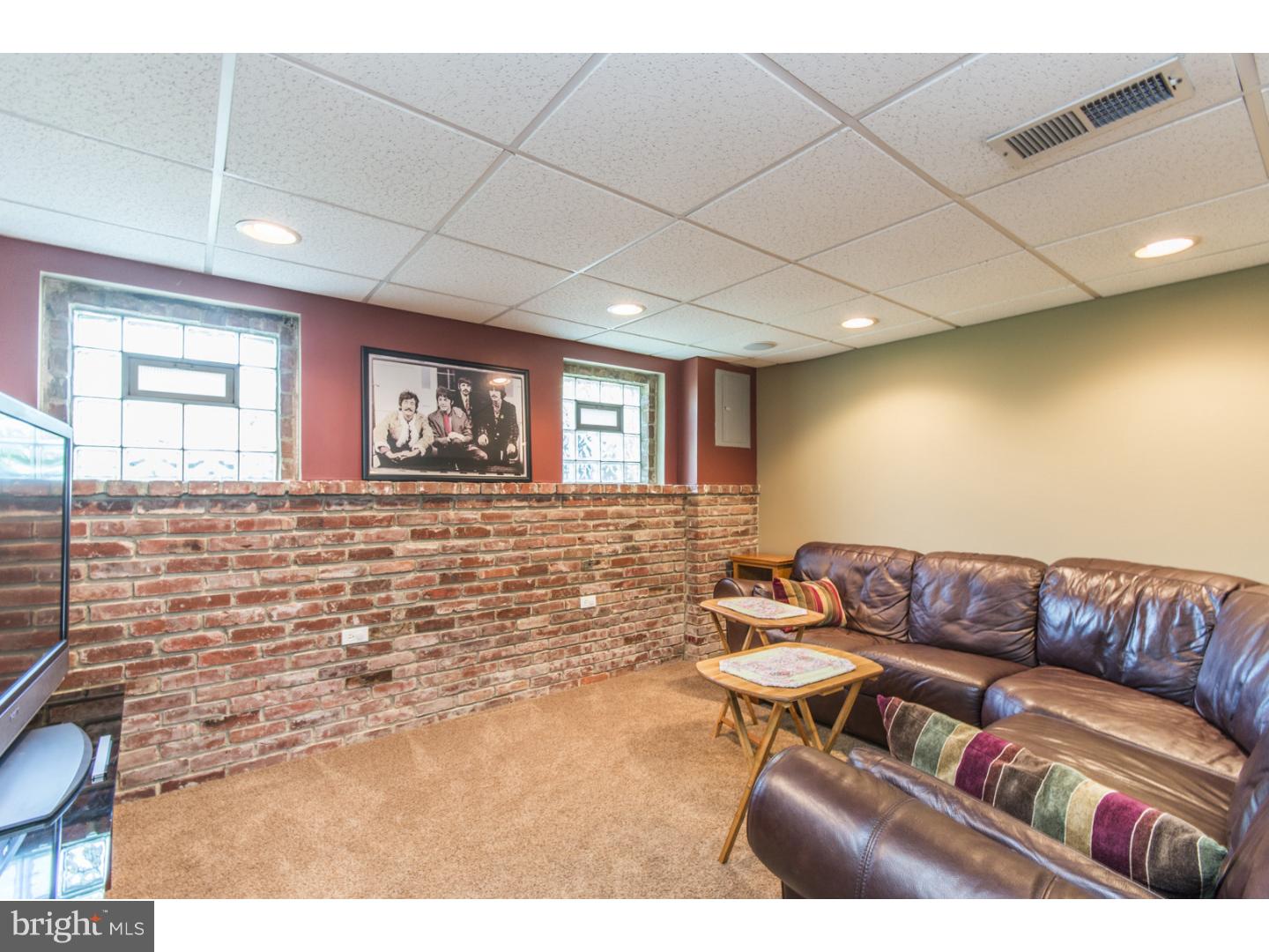 8616 Old Line Road Philadelphia, PA 19128 - Photo 14 of 19 Family Room