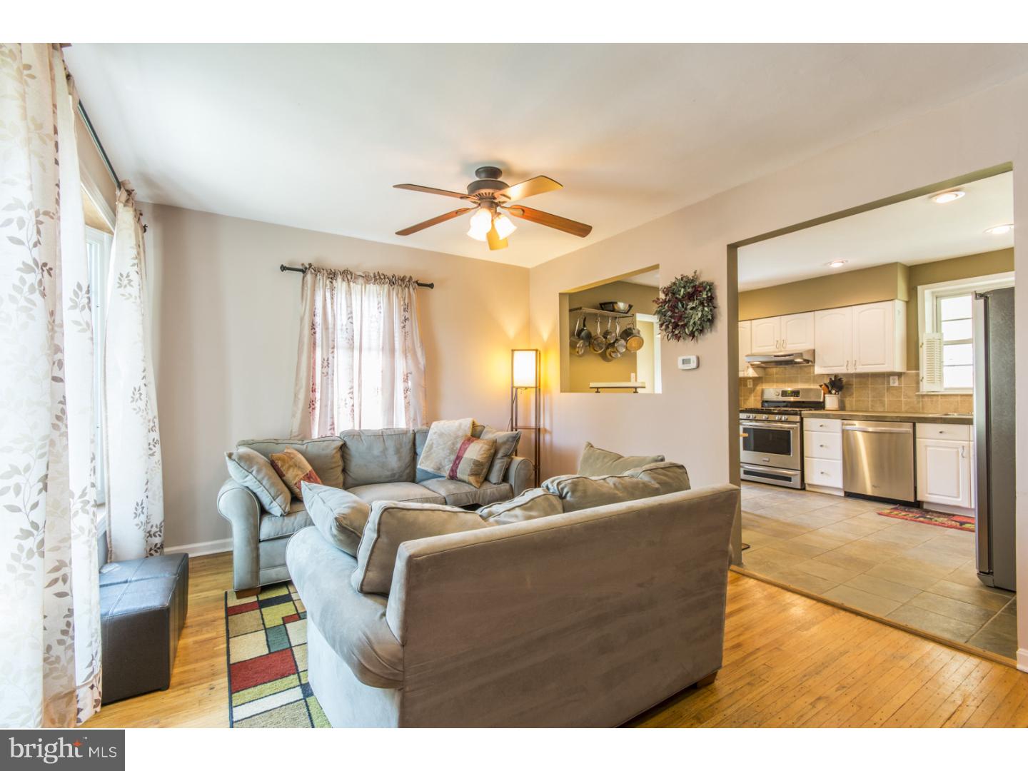 8616 Old Line Road Philadelphia, PA 19128 - Photo 5 of 19 Living Room