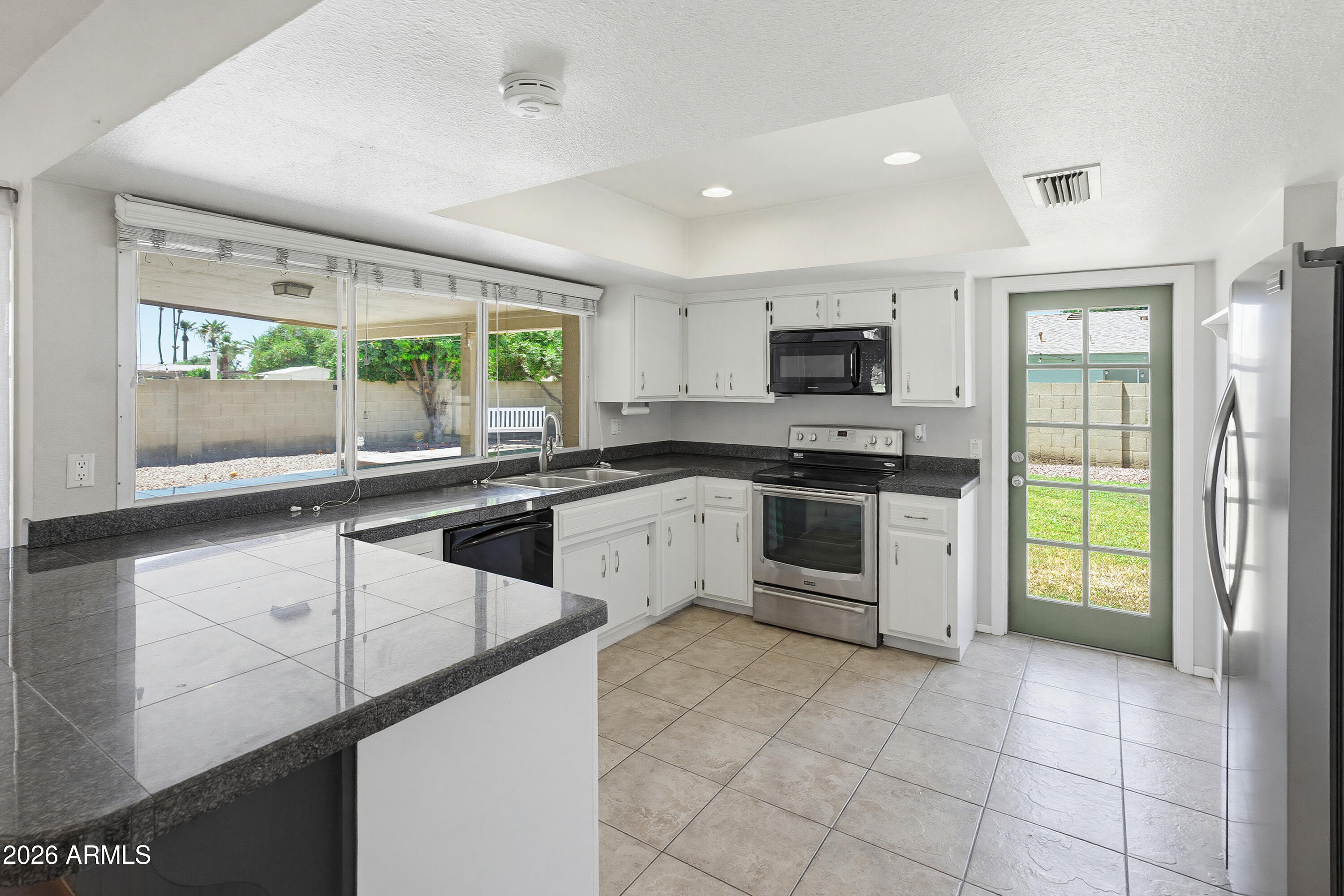 4844 West Royal Palm Road Glendale, AZ 85302 - Photo 10 of 54