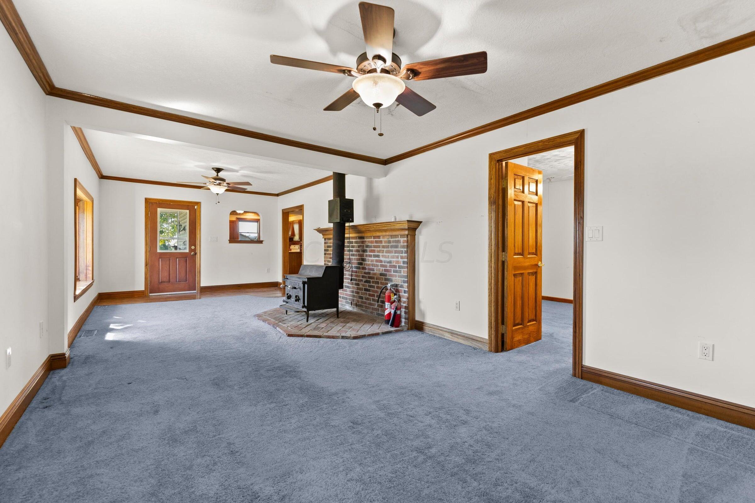 2574 Alward Road Southwest Pataskala, OH 43062 - Photo 8 of 61 8 - Living Room
