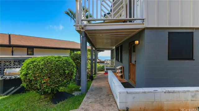 a view of entryway with a flower garden