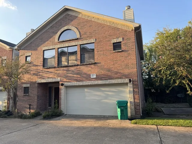 $2,300 | 3417 Rolgom Pl Court, Houston, TX 77021