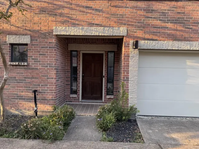 $2,300 | 3417 Rolgom Pl Court, Houston, TX 77021