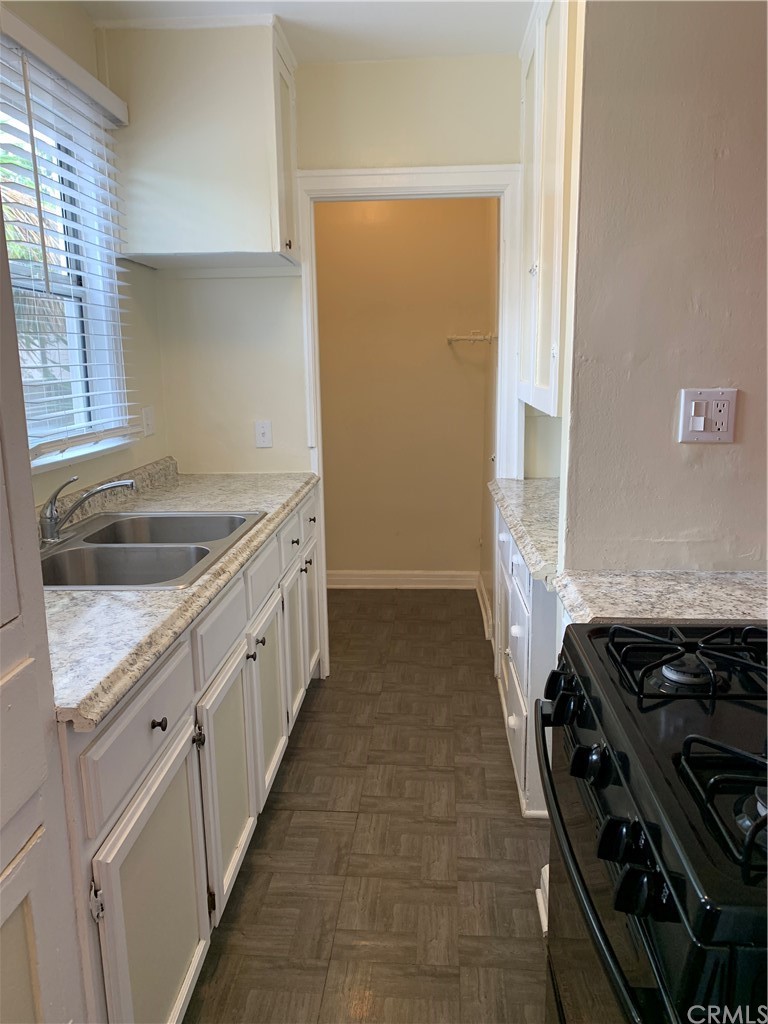 530 East Windsor Road Glendale, CA 91205 - Photo 10 of 15