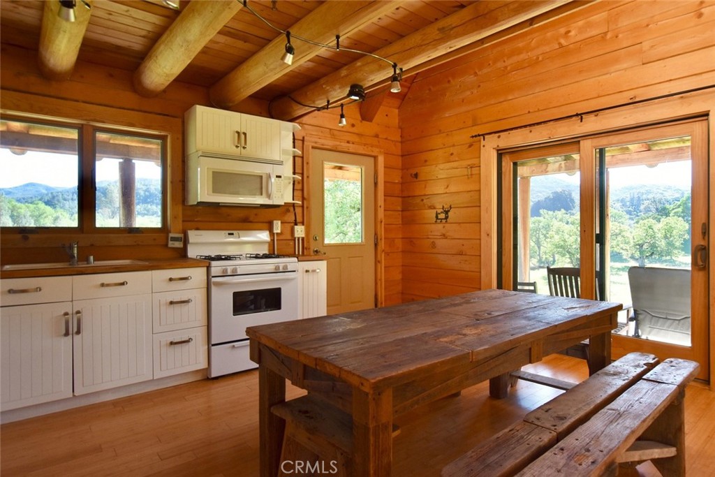 46651 Sapaque Valley Road Bradley, CA 93426 - Photo 7 of 38