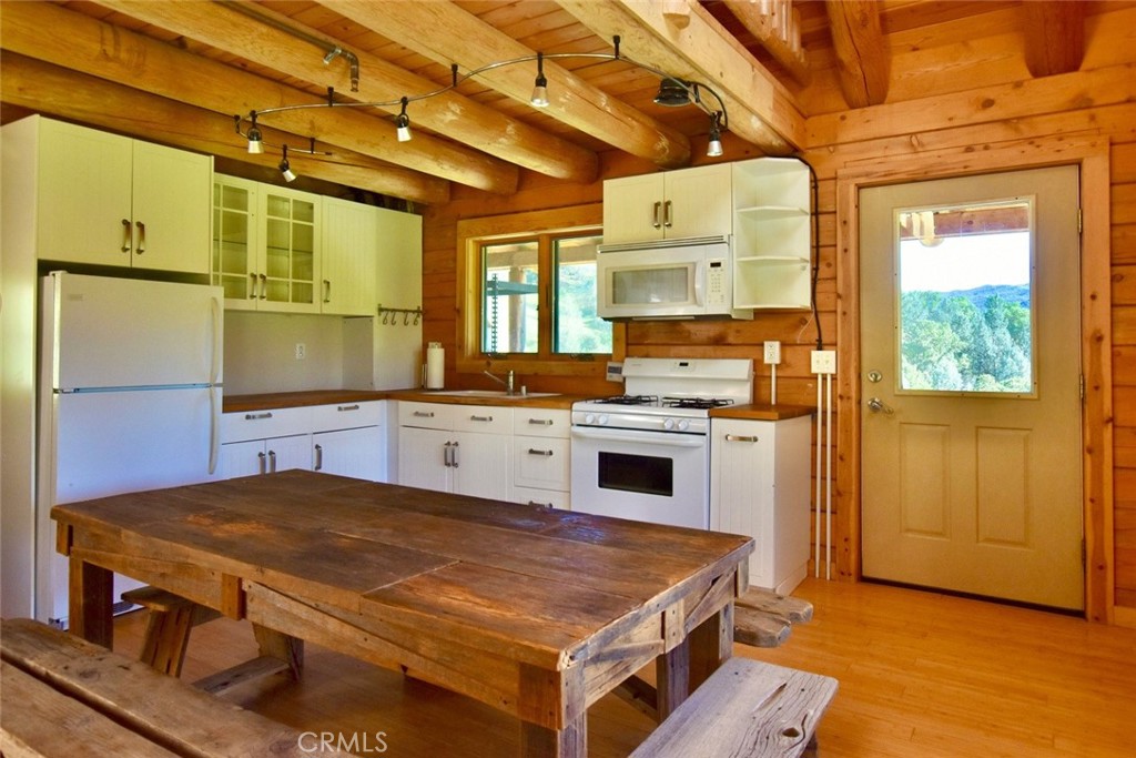 46651 Sapaque Valley Road Bradley, CA 93426 - Photo 8 of 38