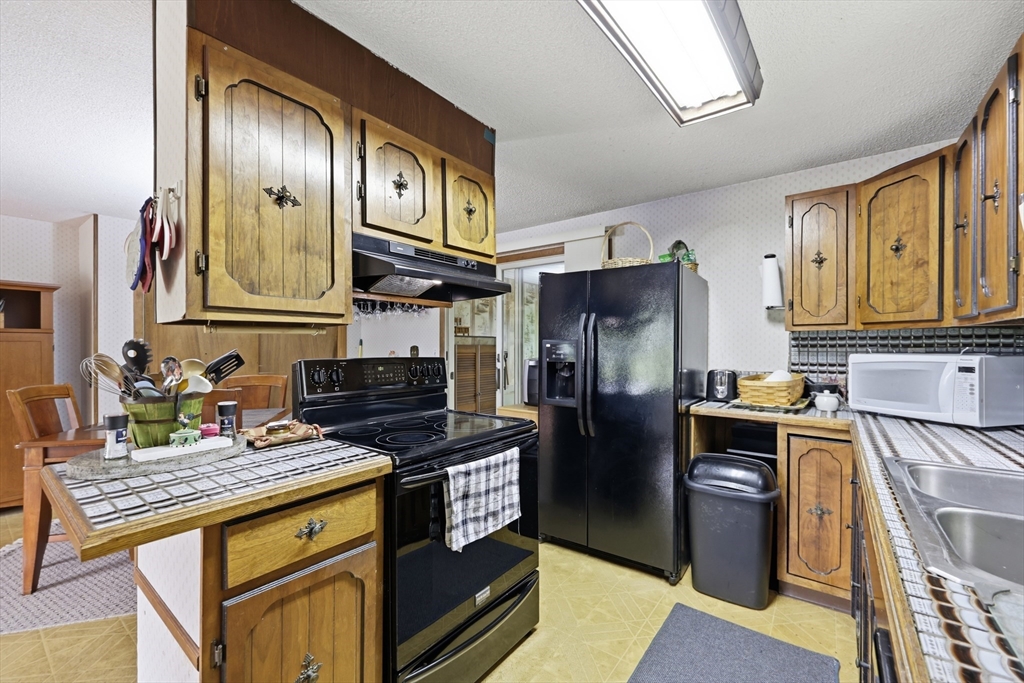 1303 Calkins Road Palmer, MA 01069 - Photo 5 of 34