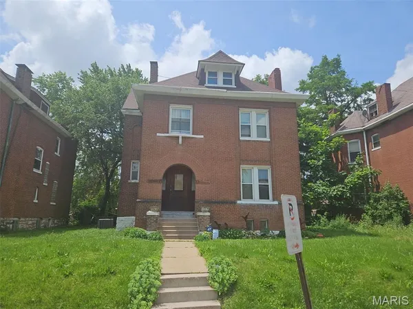 $89,500 | 4918 Highland Avenue, St. Louis, MO 63113