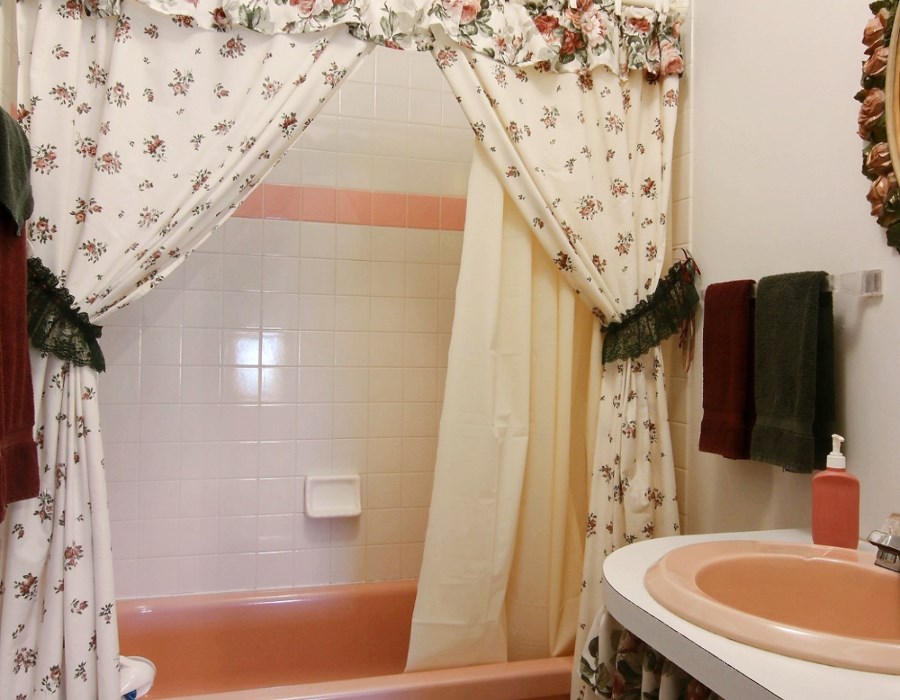 8430 West State Road Rockford, IL 61102 - Photo 19 of 25 a bathroom with a bathtub and shower