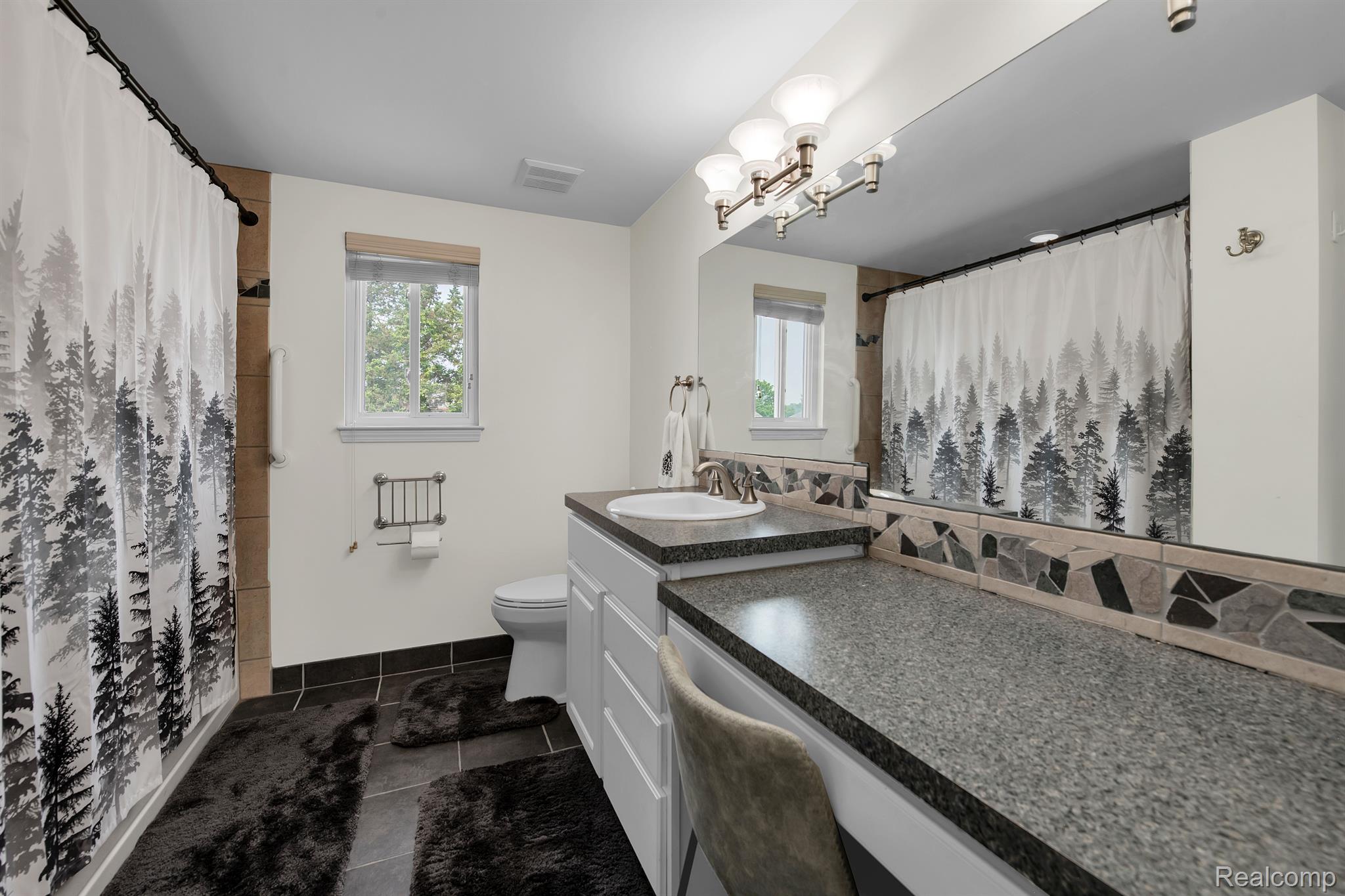 8523 Mannington Road Canton, MI 48187 - Photo 19 of 45 en Suite A Bath