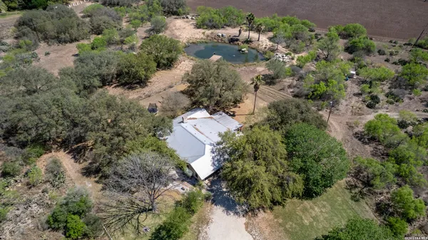 $750,000 | 160 Beavers Trail, Uvalde, TX 78801