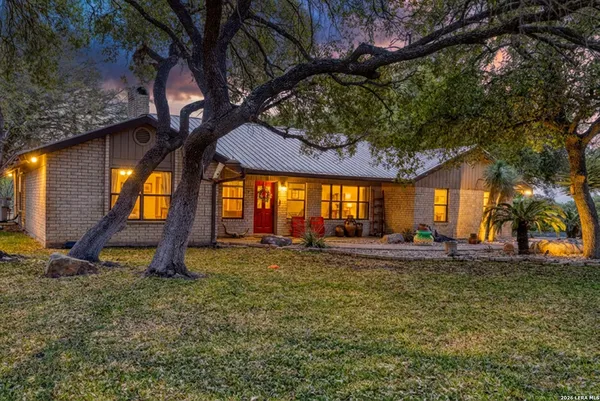 $750,000 | 160 Beavers Trail, Uvalde, TX 78801