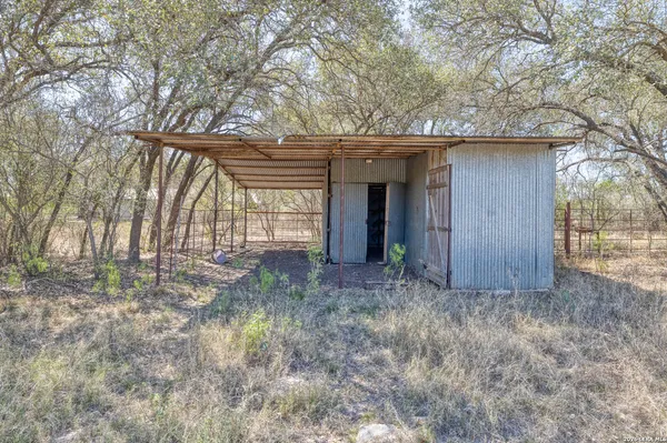 $750,000 | 160 Beavers Trail, Uvalde, TX 78801