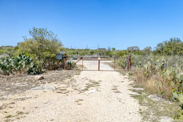 $750,000 | 160 Beavers Trail, Uvalde, TX 78801