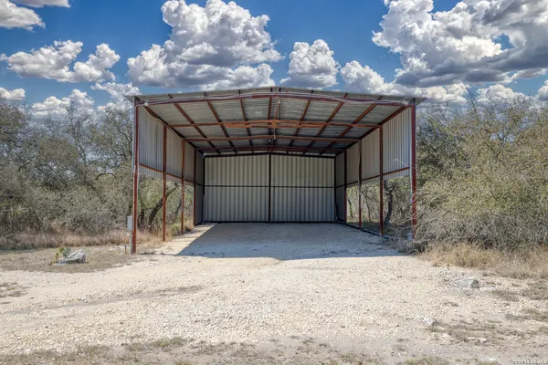 $750,000 | 160 Beavers Trail, Uvalde, TX 78801