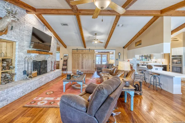 $750,000 | 160 Beavers Trail, Uvalde, TX 78801