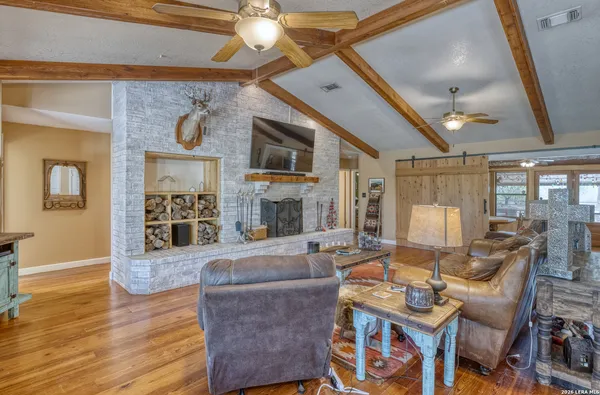 $750,000 | 160 Beavers Trail, Uvalde, TX 78801