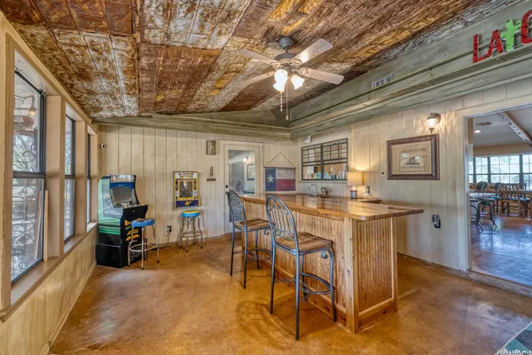 $750,000 | 160 Beavers Trail, Uvalde, TX 78801