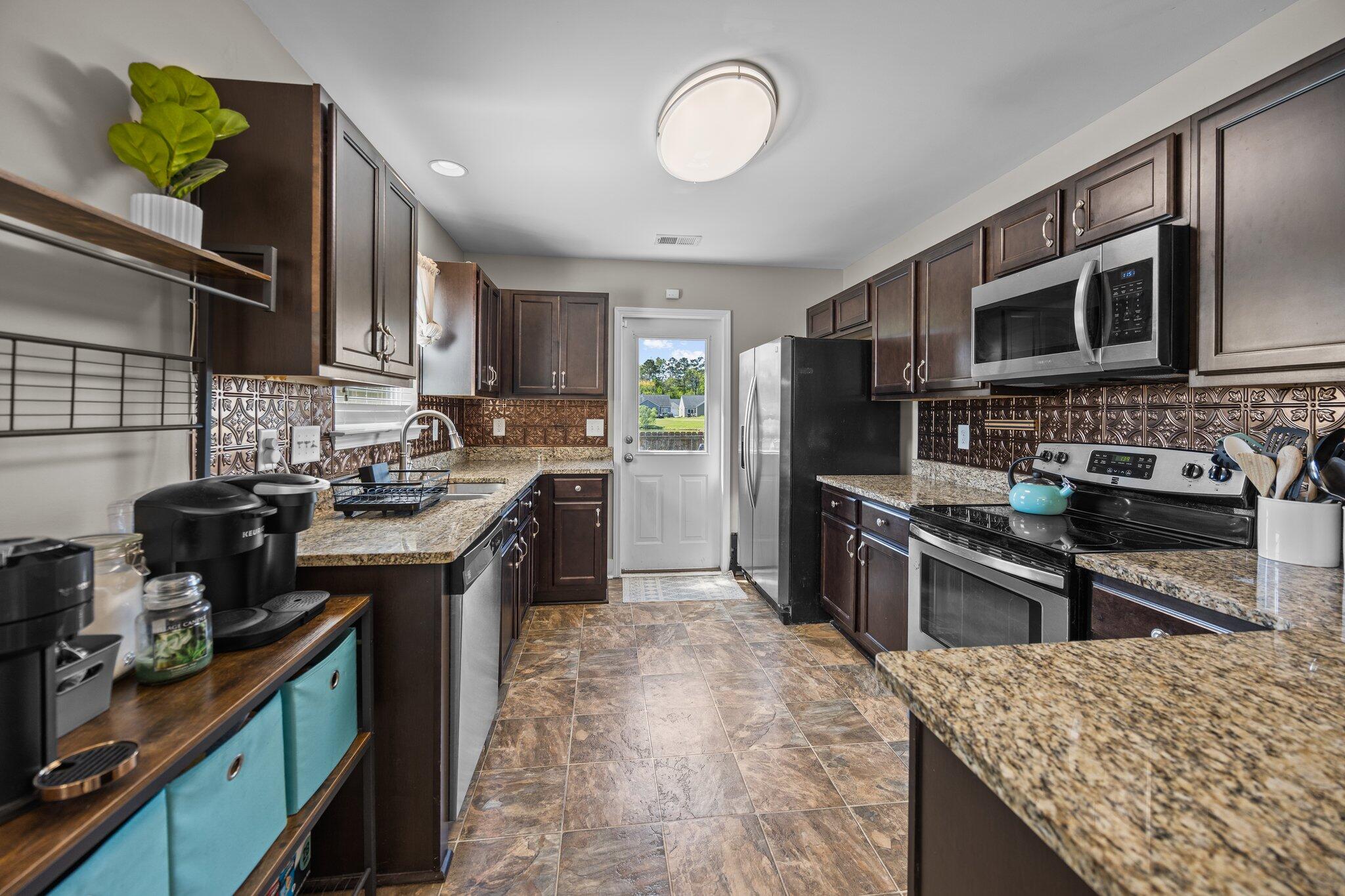 187 Brittondale Road Summerville, SC 29485 - Photo 24 of 51 26-web-or-mls-470A2996