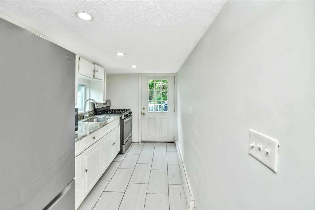 452 Tecumseh Street Fall River, MA 02721 - Photo 7 of 30