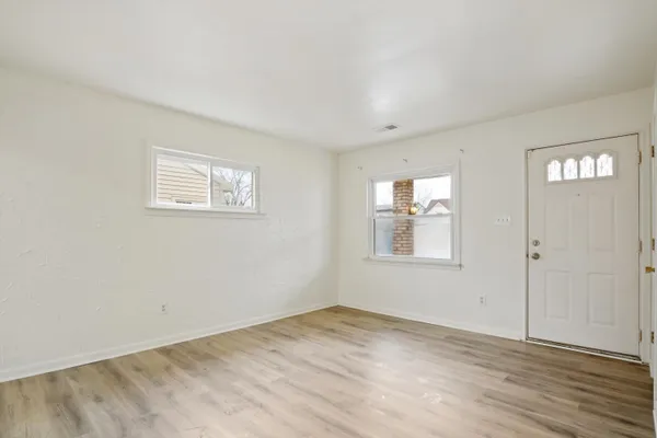 $215,000 | 6331 Helen Street, Garden City, MI 48135