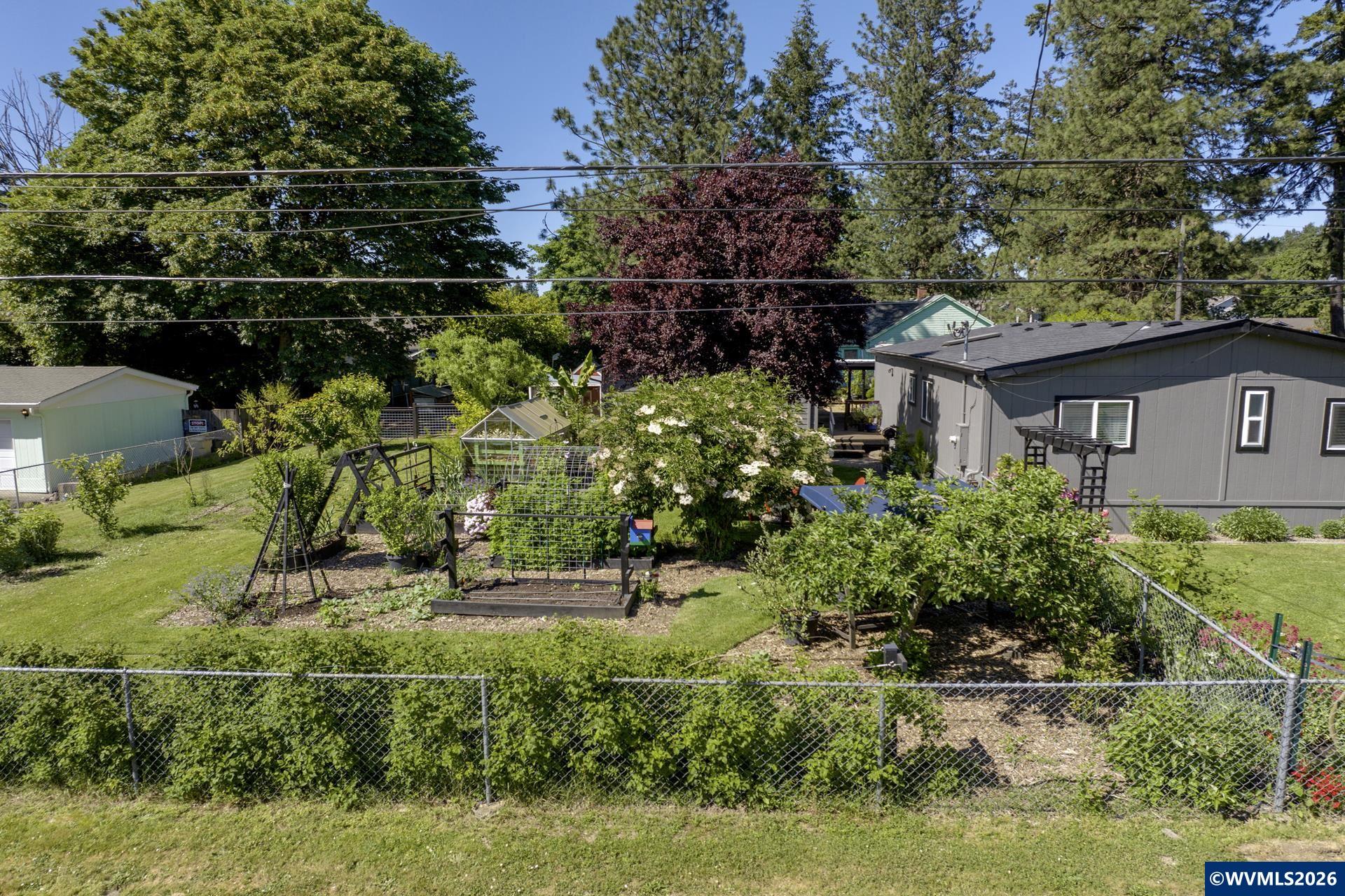 310 Chicago Street Northeast Albany, OR 97321 - Photo 45 of 48